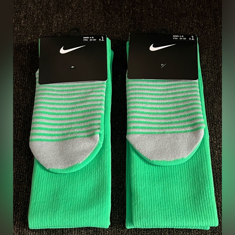 Nike Soccer/Training Socks Green Color Women’s Small